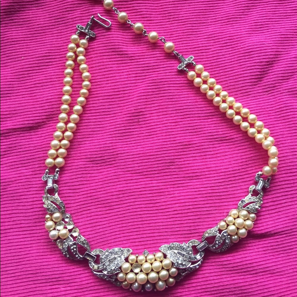 Genuine cultured pearls set in elega